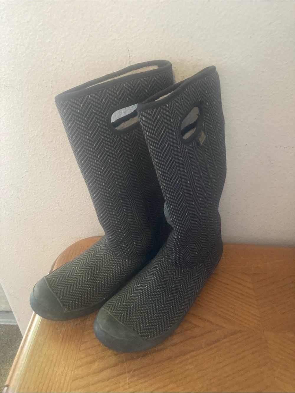 BOGS “Summit” Herringbone  Mid Calf Black/Gray Waterproof Winter Boots (9)